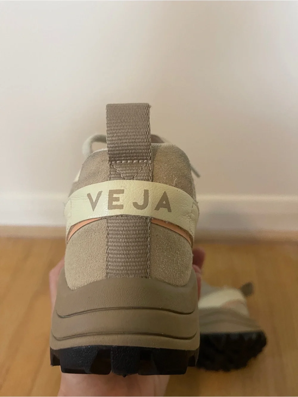 Veja Venturi Sneaker in Suede Almond - Picture 6 of 8